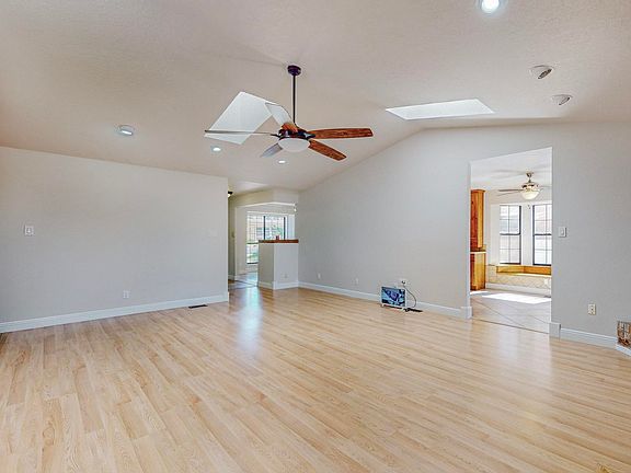 5th image of 9636 Seligman Ave NE