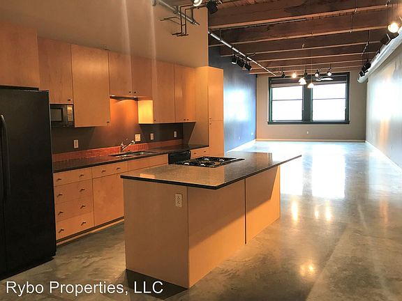 3rd image of 901-907 Washington Ave #301