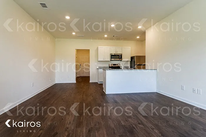 202 Long Island Dr SW — Photo 3