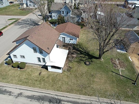 3rd image of 216 W Yuba St