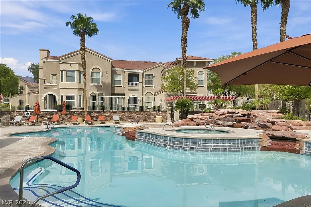 1 bed, 1.0 bath, 821 sqft, $1,350 — Photo 3