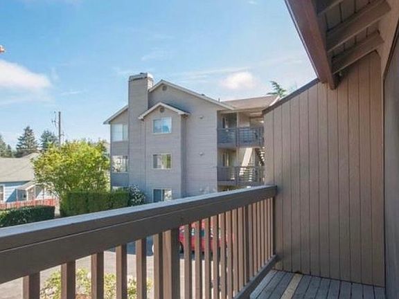 2nd image of 145 NW Alder Pl APT 8
