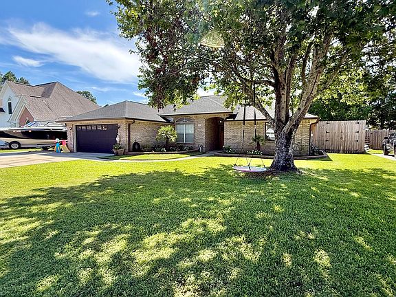 2nd image of 304 Patricia Ln