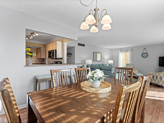 4th image of 5393 SE Miles Grant Road SE #202