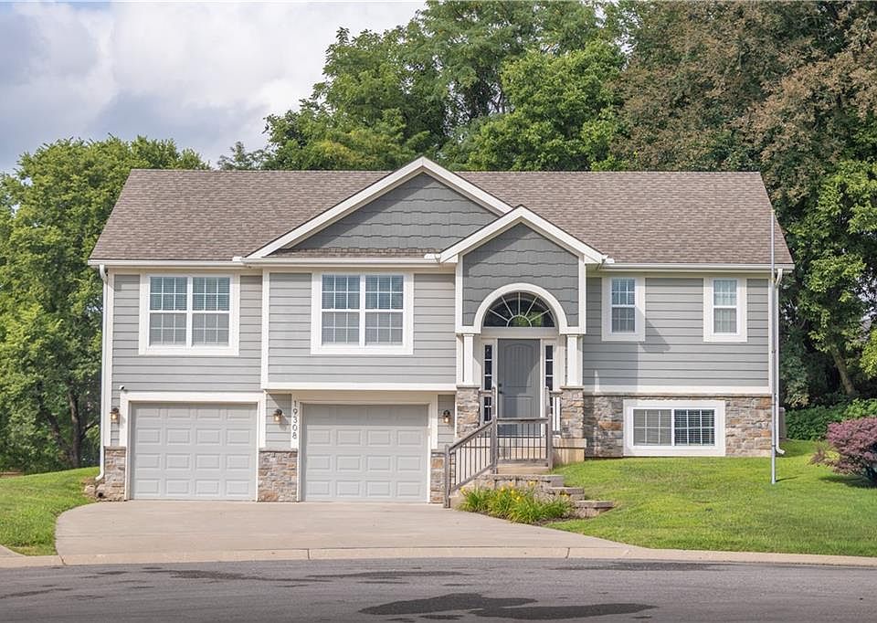 1st image of 19308 E Lynchburg Pl N