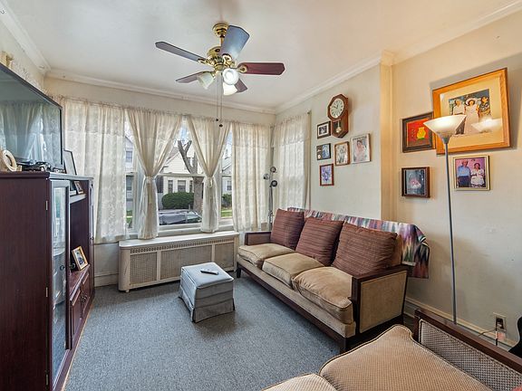 2nd image of 1831 W Berwyn Ave