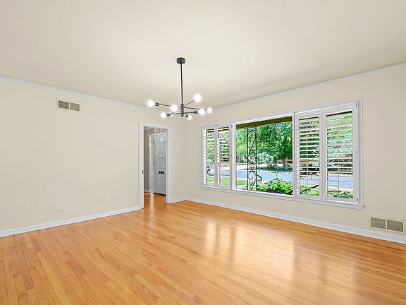 3rd image of 825 Myrta St