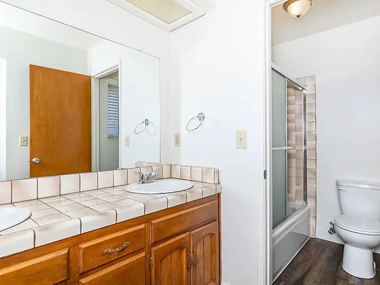 7178 N Jackson Ave — Photo 24