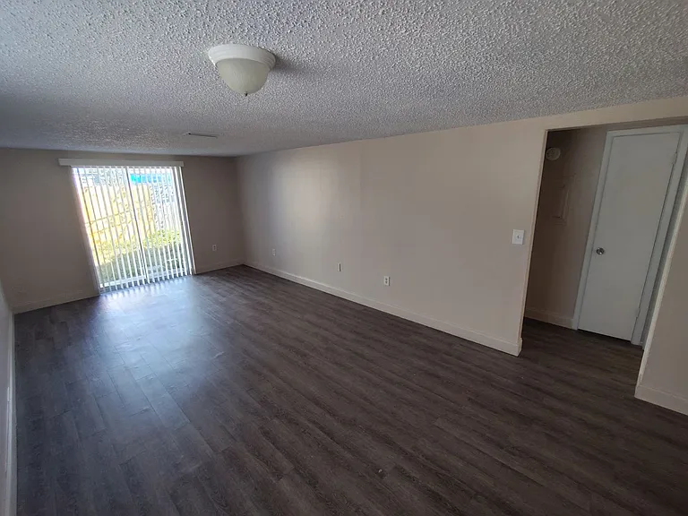 4136 Shoreline Dr — Photo 8
