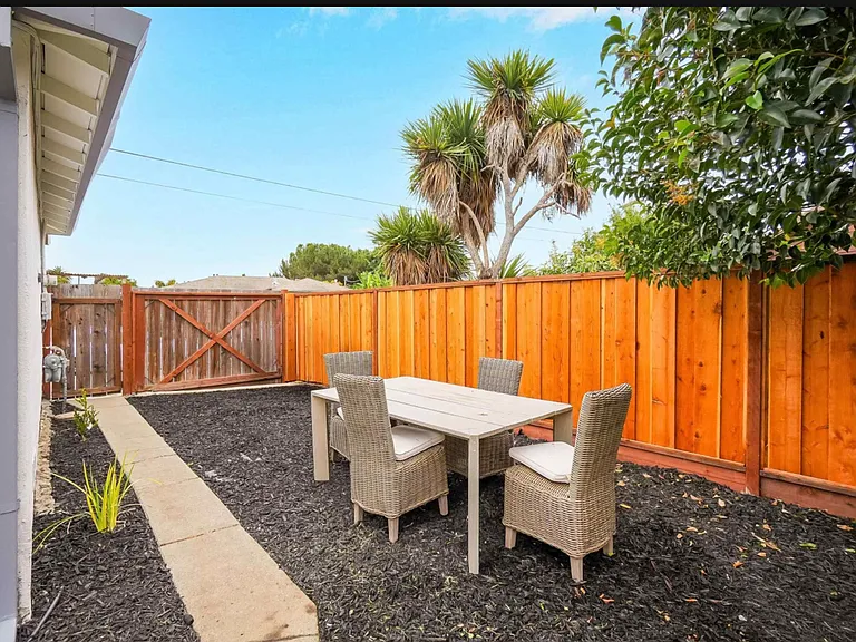 7 Newhall St — Photo 36