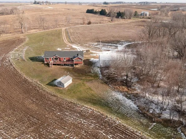 1998 Valley Farm Ln, Coggon, IA 52218