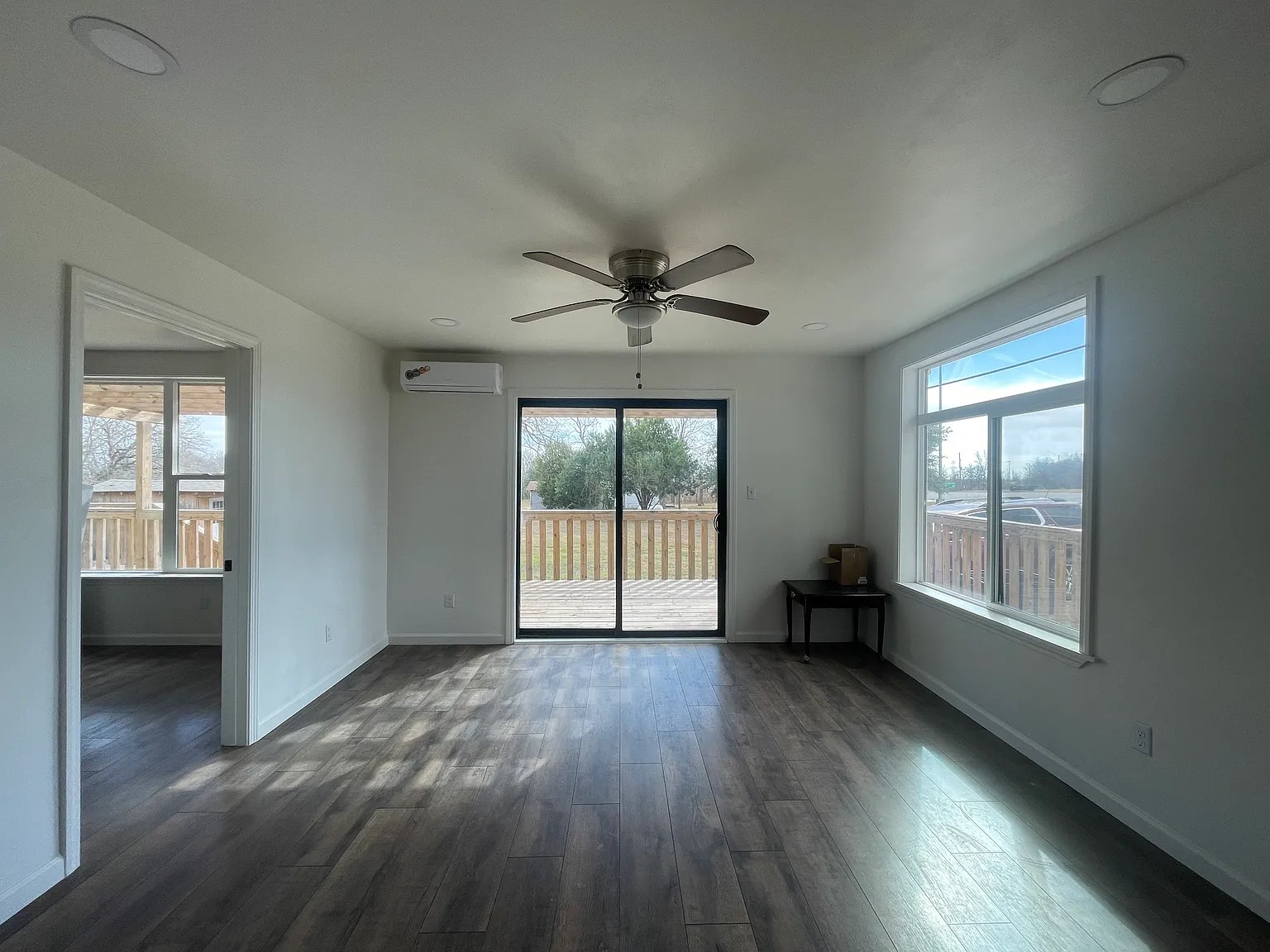 2 bed, 835 sqft, $1,400 — Photo 2