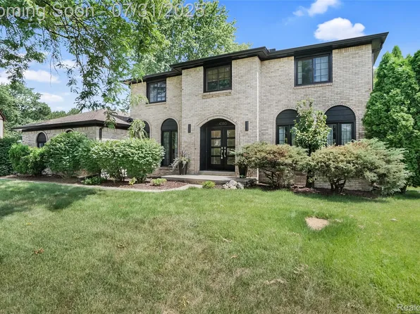 4380 Bender Ct, Troy, MI 48098