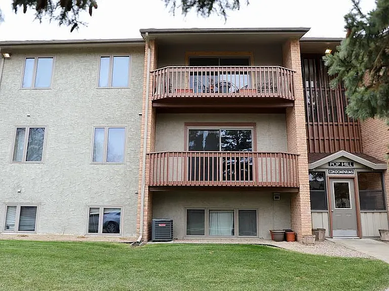 1114 Greenvale Ave W — Photo 2