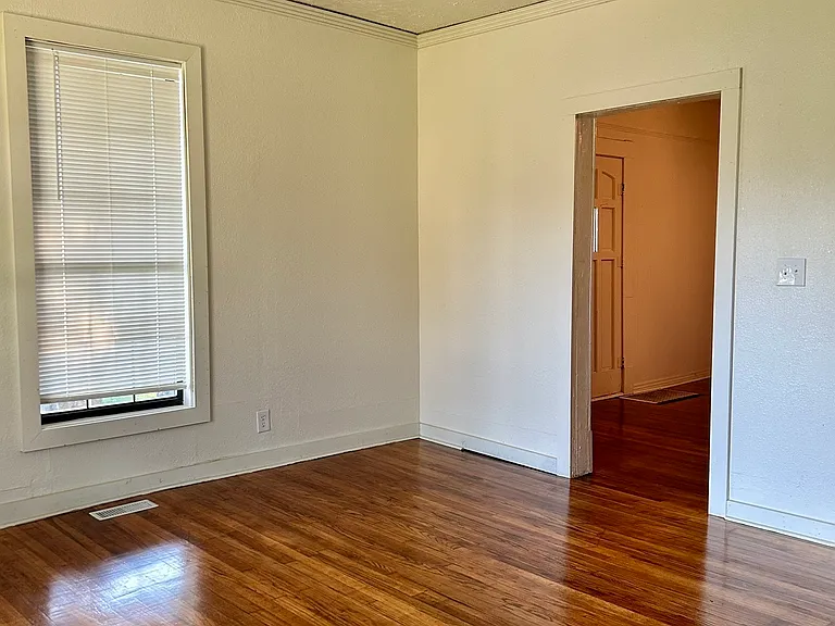 1404 Callahan St — Photo 6
