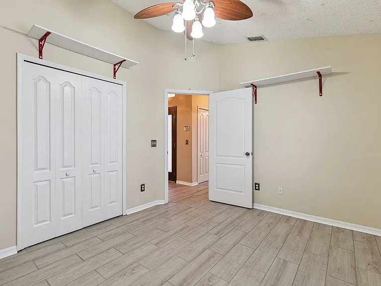 13750 Huntwick Dr — Photo 19