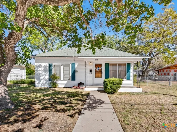 1506 Saint Paul St, Gonzales, TX 78629