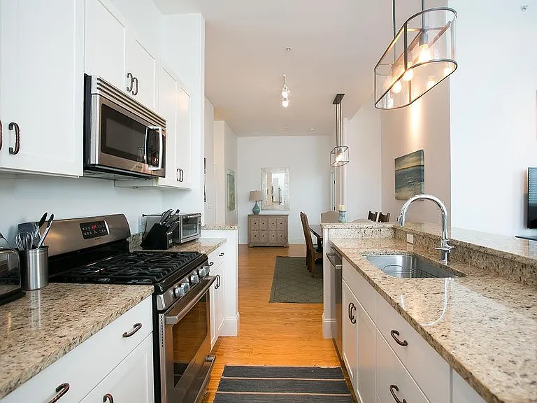 32 Carey St #1D — Photo 11