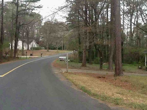 Exterior Neighborhood (street photo)