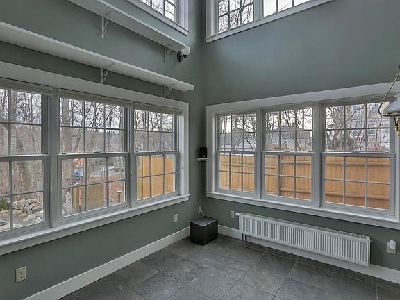 4th image of 4 King Street Ct