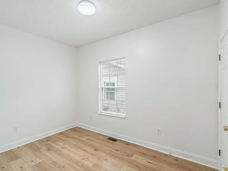605 Spruce St NE — Photo 11