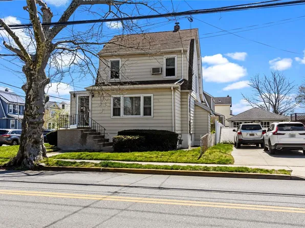 146 Roosevelt Avenue, Valley Stream, NY 11581