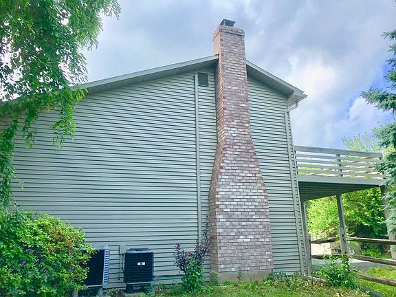 5th image of 3286 Camelot Dr