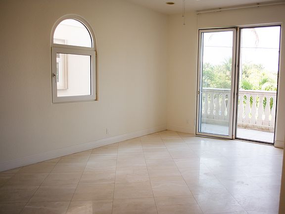 4th image of 1788 Bay Dr