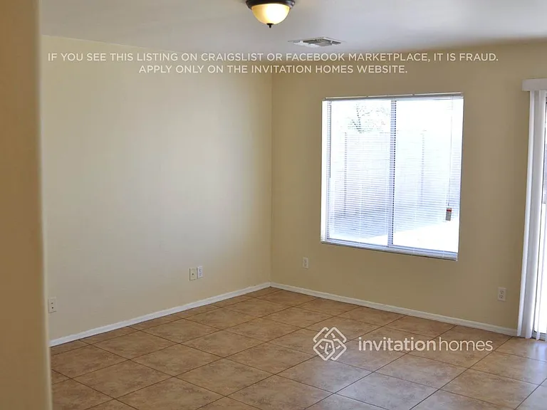 11967 W Holly St — Photo 3