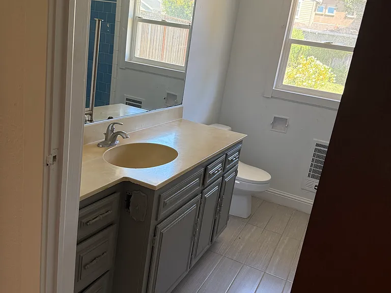 889 Jennings Ave — Photo 25