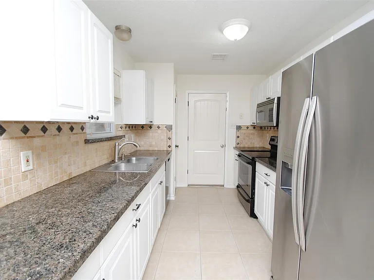 22619 Leedstown Ln — Photo 9