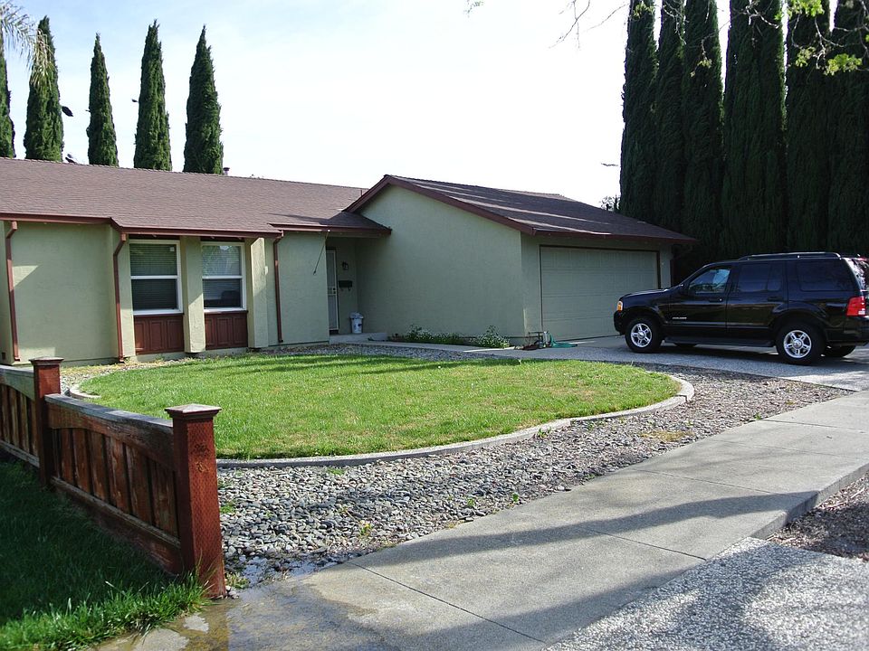 1st image of 631 Arrowhead Dr