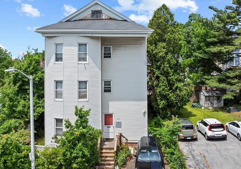 60 Esther St #2