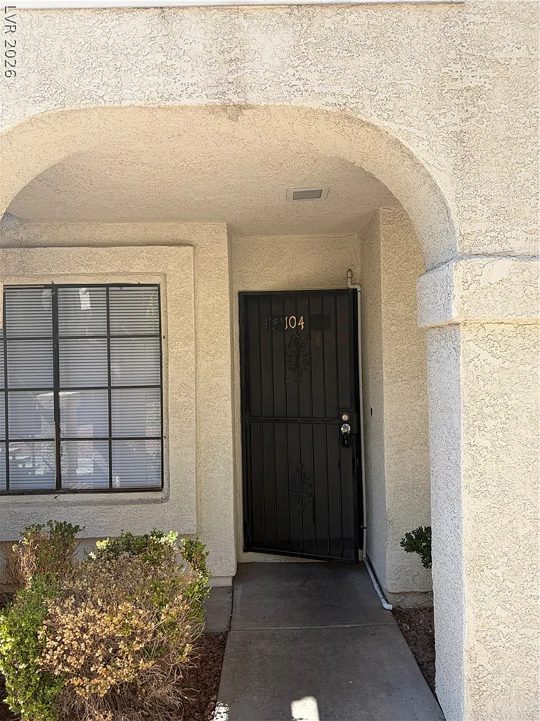 2 bed, 2.0 bath, 884 sqft, $1,245 — Photo 2