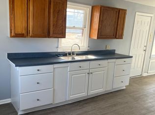 1612 W 4th Ave APT B, Hutchinson, KS 67501