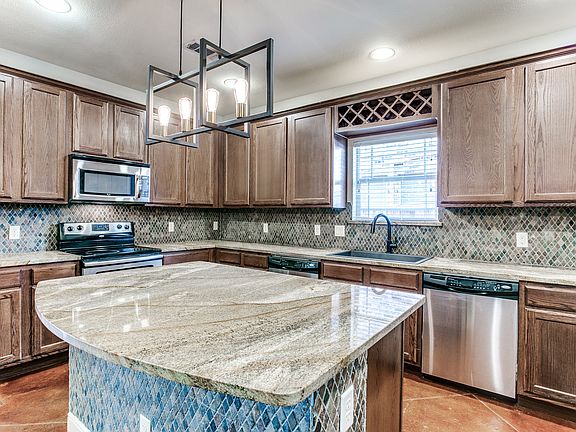 3rd image of 2710 Lubbock Ave #2710