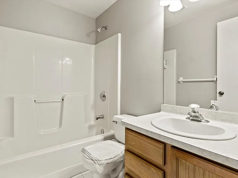 186 Carmel Ct — Photo 7