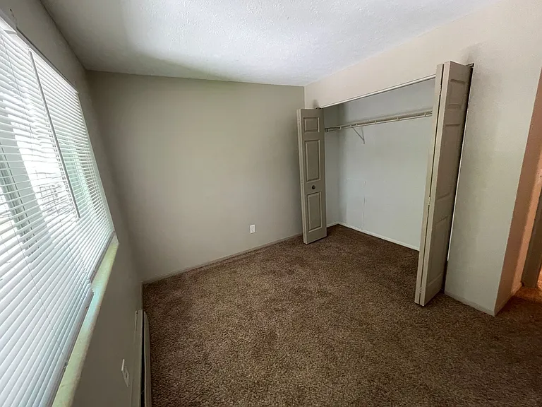 120 Riverside Ct #1-37 — Photo 11