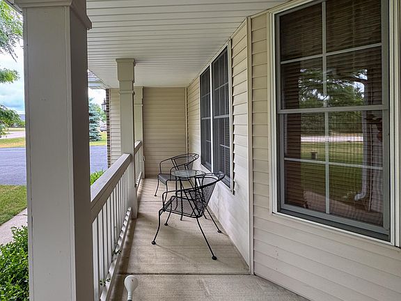 3rd image of 15328 Wedgewood Dr