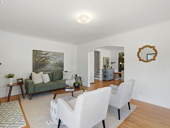 4th image of 2333 SE 40th Ave
