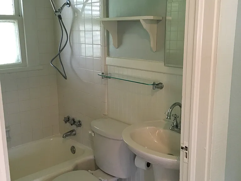 Newly remodeled 2 bedroom 1 bath upstairs apartment with private entrance in Dade City FL 2BR apartment Dade City 2 bedroom rental at 14144 10th Street Dade City with shared washer dryer upstairs apartment in Dade City Florida Cozy 2 bed 1 bath apartment