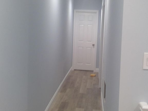 Upstairs hallway, 11ft bolted ceilings