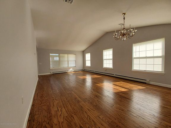 3rd image of 116 Portsmouth Dr
