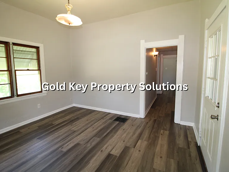 1310 W 13th St — Photo 9