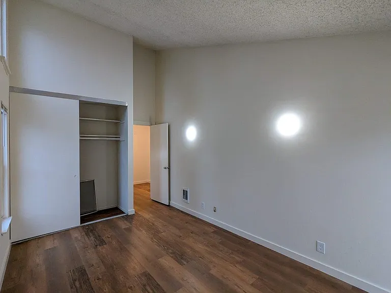 Oxford-Cedar Apartments — Photo 22