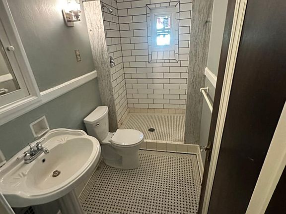 2nd image of 401 Oak St