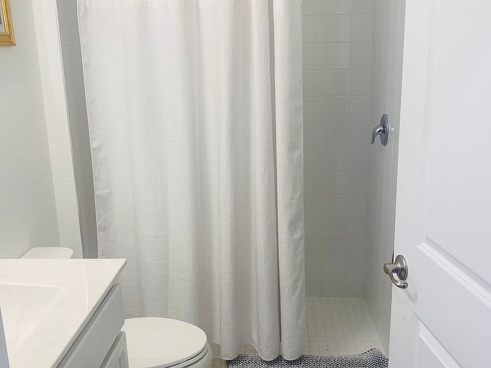 1st image of 475 SW Jeanne Ave #1