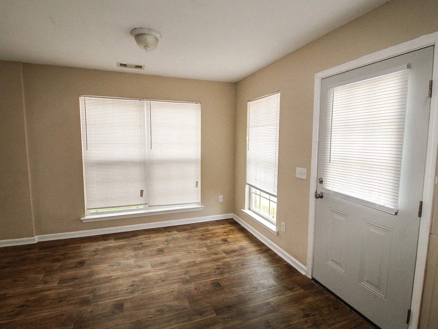 137 Herschel Drive - 1 — Photo 3