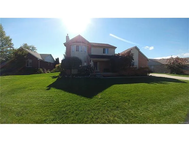 31189 Lions Pointe Dr photo 1