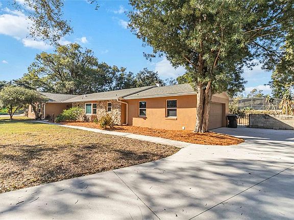 5th image of 924 Wald Rd